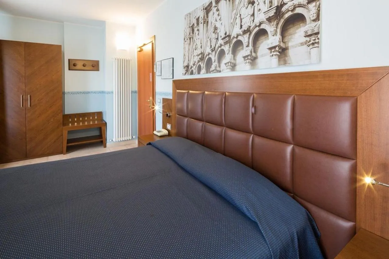 Hotel Terminus & Plaza Pisa 3*,